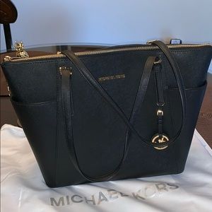 AUTHENTIC Michael Kors Tote